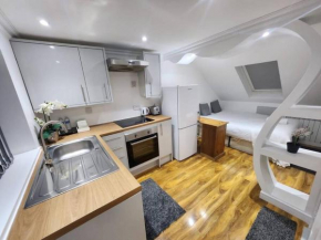 Bright and cosy loft converted studio apartment!
